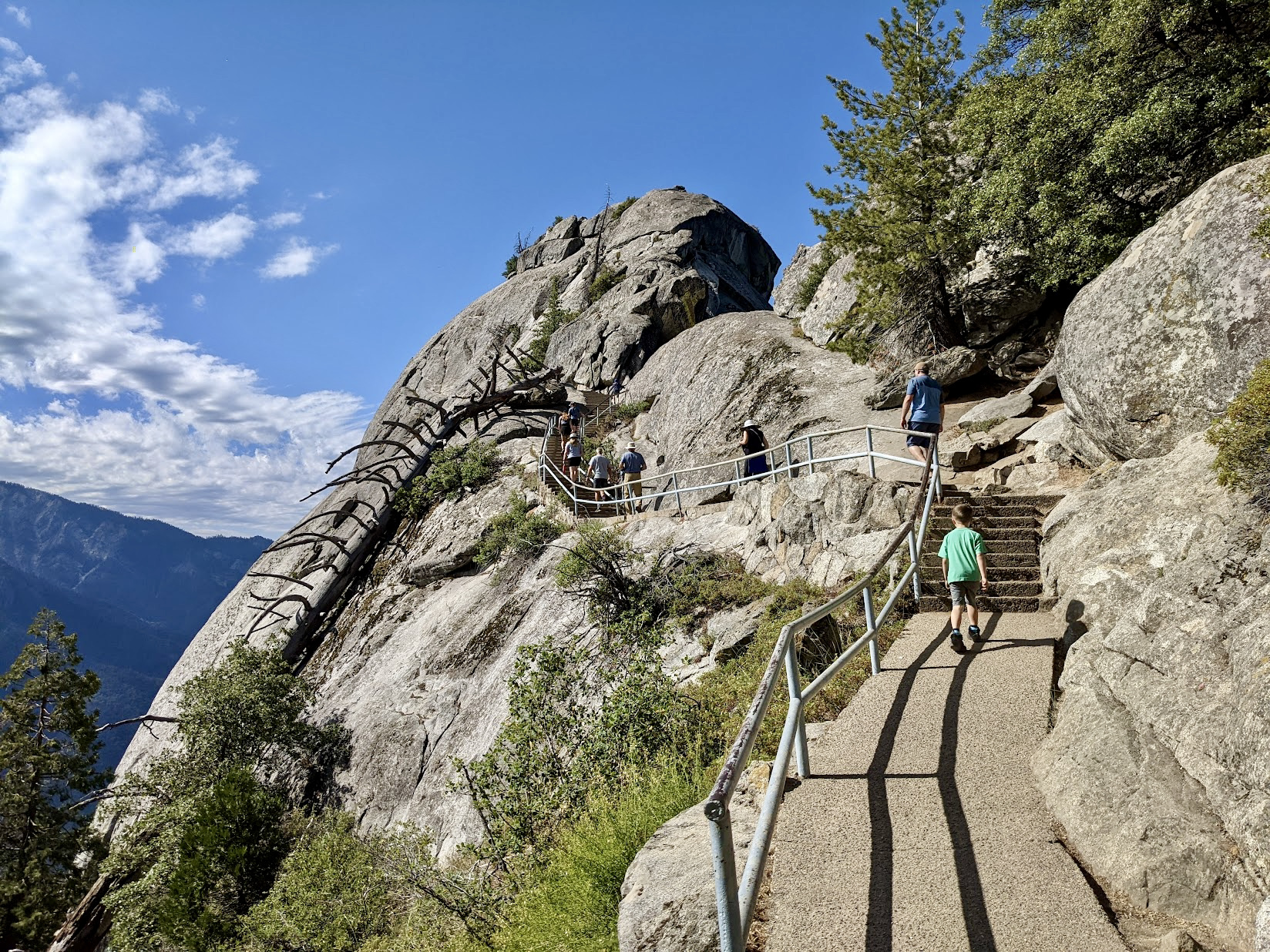 Sequoia Kings Canyon National Parks A Guide to Amazing Day Hikes